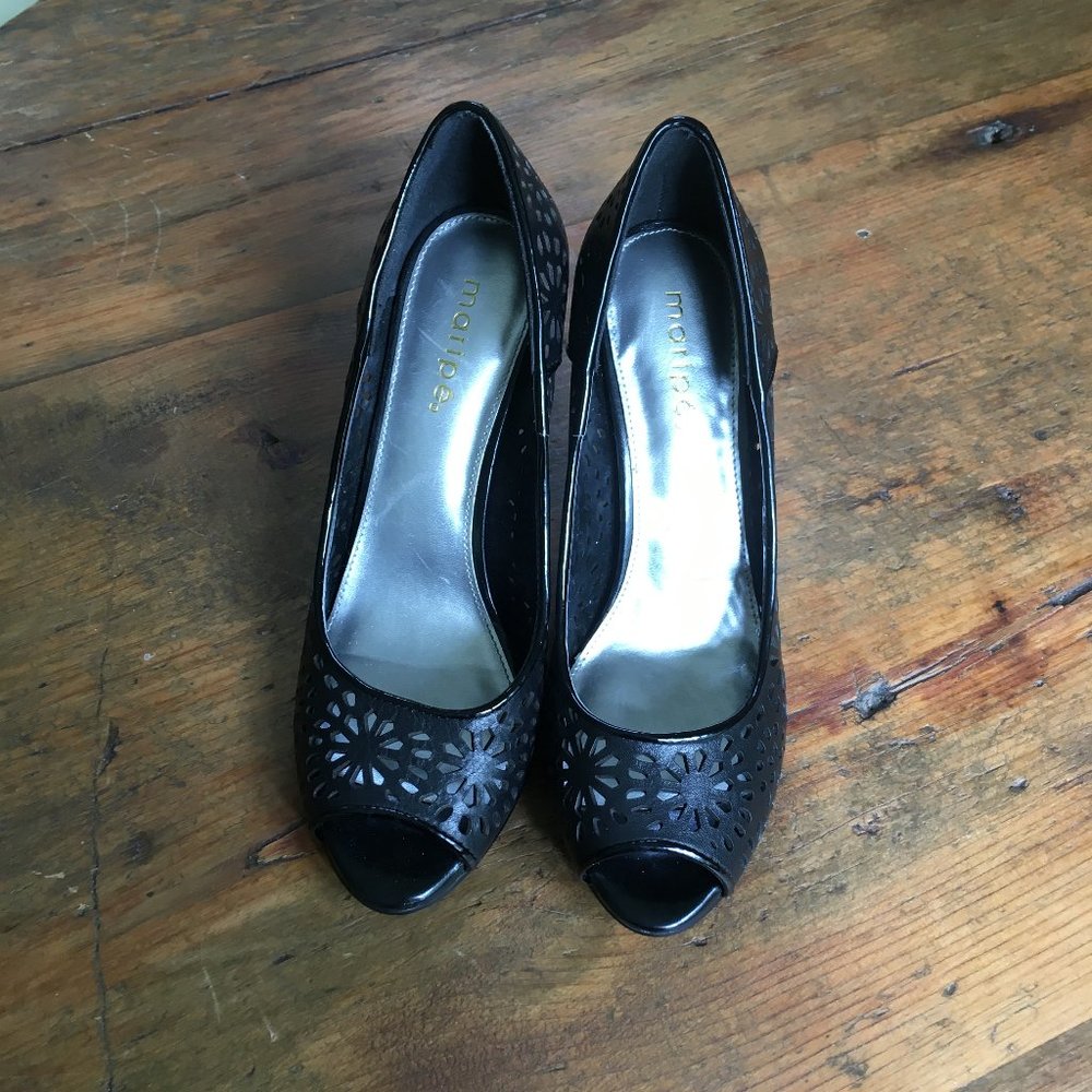 Maripe Laser Cut Floral Peep Toe  Leather Shoe Size 6